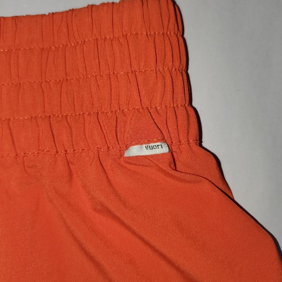 Vuori Villa Short in Bright Poppy Size S - Picture 7 of 8